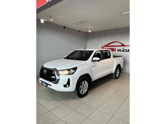 TOYOTA HILUX 2.8 D-4D TURBO DIESEL CD SR 4X4 AUTOMÁTICO